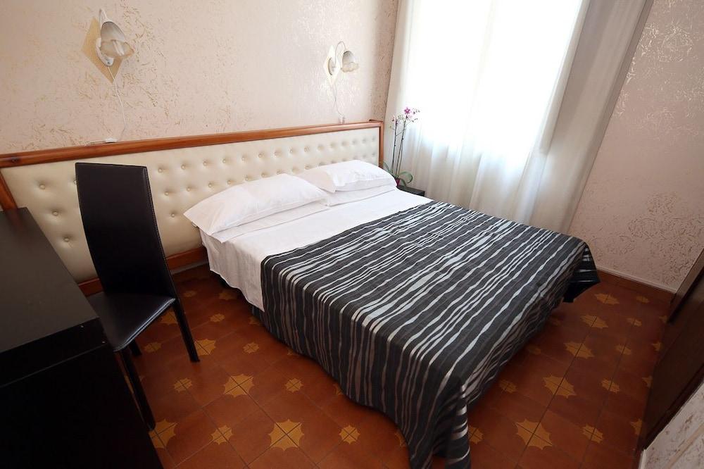 Hotell Roma Room Hotel 3*