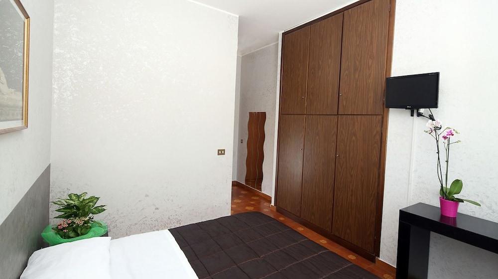 Roma Room Hotel Hotell