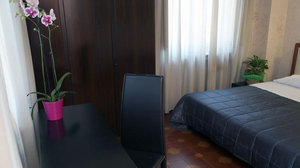 Roma Room Hotel Hotell 3*