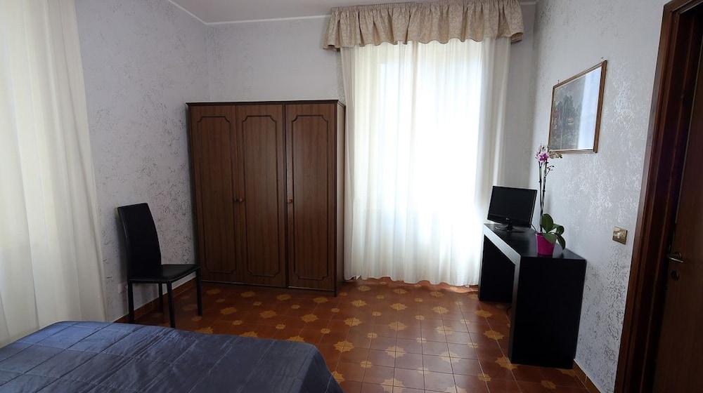 Roma Room Hotel Hotell 3*